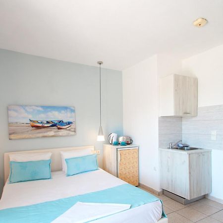 Angelos Studios Vromolimnos Ruang foto